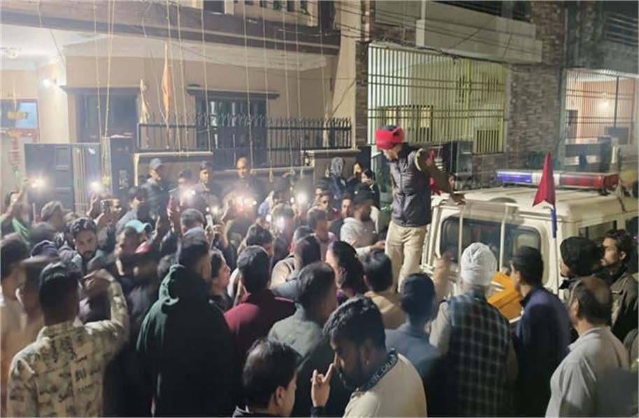 लड़की से रेप